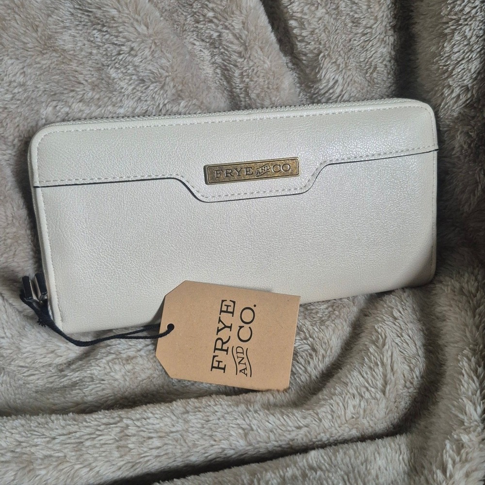 Frye and Co Womens White Cap Zip Around Wallet Continental New